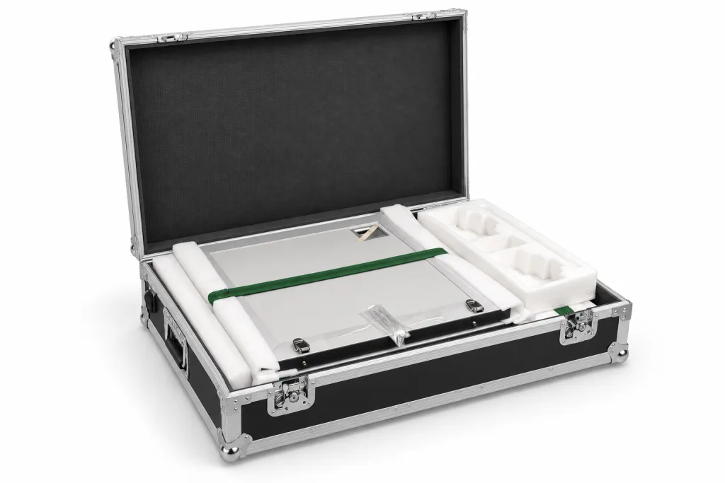 Tolkcabine in een geopende flightcase